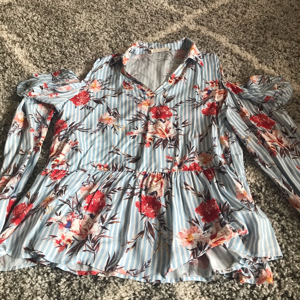 Cold shoulder blouse- Large